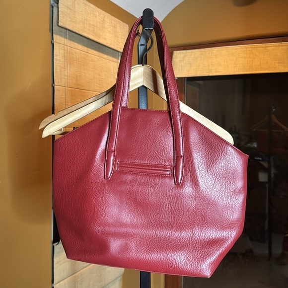 MATT & NAT BAXTER VEGAN TOTE BAG - DWELL BRICK RED VEGAN CRUELTY FREE RECYCLED - Picture 14 of 16